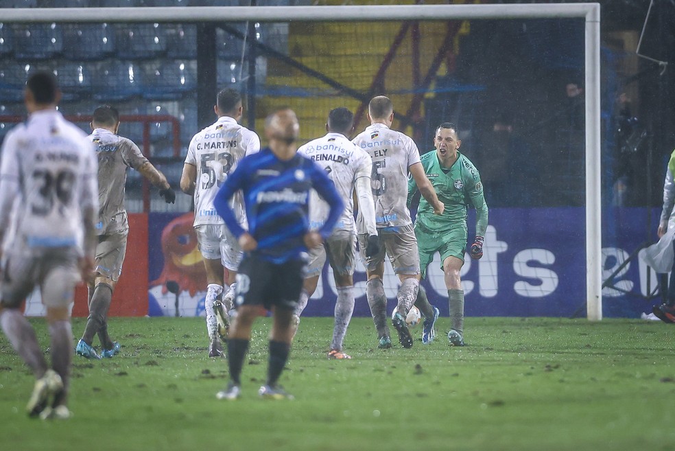 Grêmio Celebra Resultado na Libertadores Entre Huachipato e Estudiantes