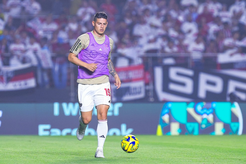 James Rodríguez no aquecimento antes de São Paulo x Corinthians — Foto: Ettore Chiereguini/AGIF