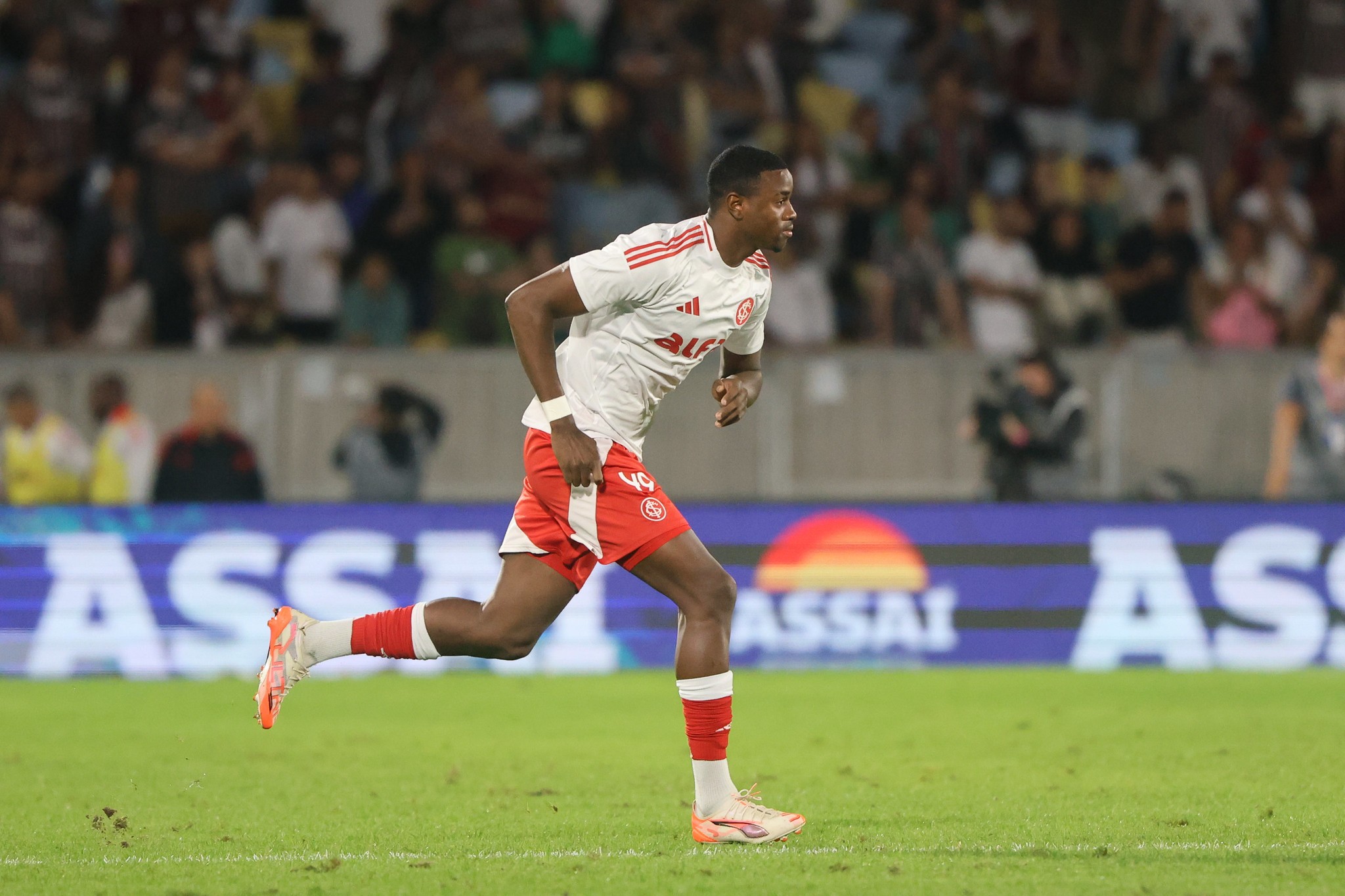 Manchester United envia olheiro para observar promessa do Inter  