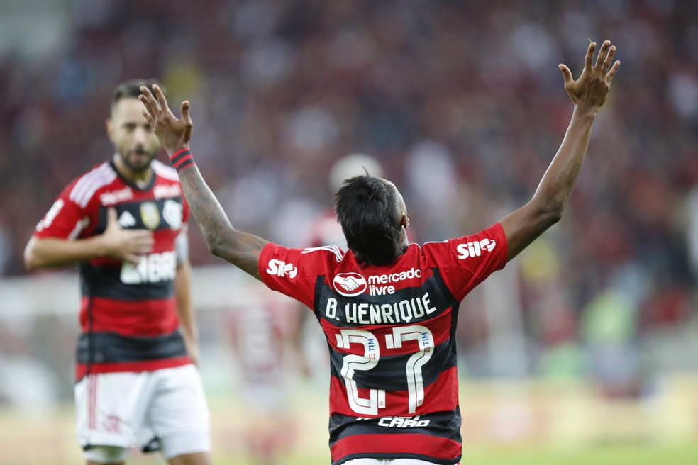 Bruno Henrique, do Flamengo, marca contra o Athletico — Foto: André Durão/ge