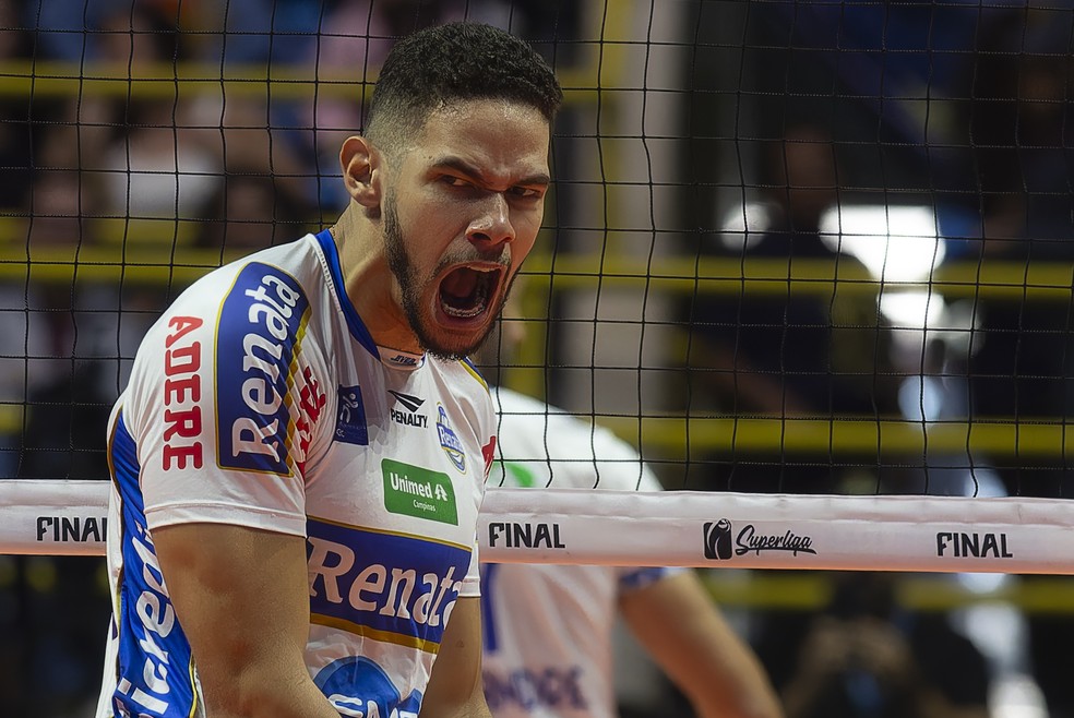 Judson, central do Campinas, foi apontado por Lucão como um provável sucessor na seleção — Foto: Anderson Romão/AGIF