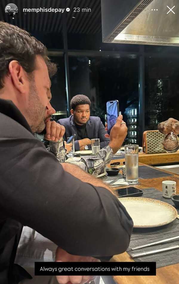 VAI TRAZER OUTRO ASTRO? Memphis discute possível transferência com diretor do Corinthians e anima torcedores.