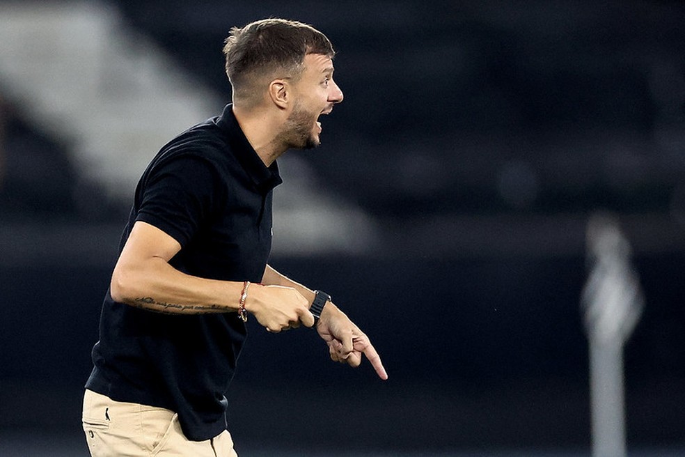 Martín Anselmi em Botafogo x Volta Redonda — Foto: Vitor Silva/Botafogo
