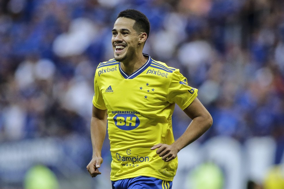 Cruzeiro usou camisa amarela na Série B do ano passado — Foto: Cruzeiro