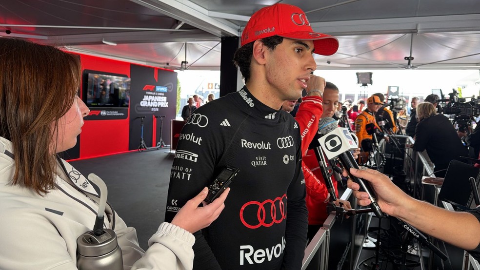 Gabriel Bortoleto em entrevista ao sportv após classificação para o GP do Japão — Foto: Erica Hideshima