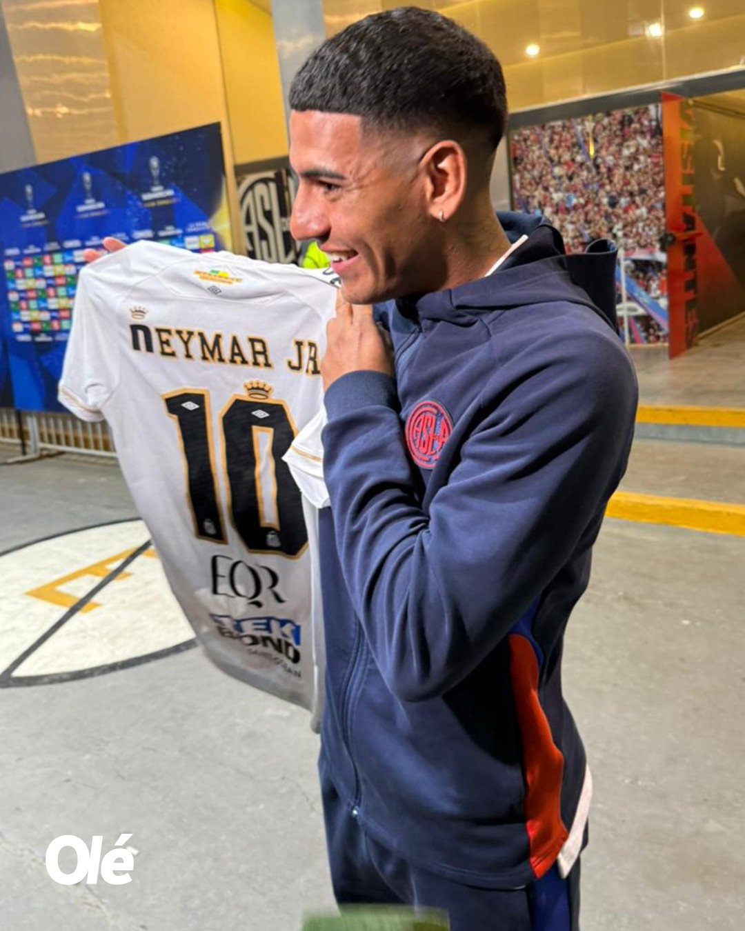 Zagueiro do San Lorenzo diz que irá enquadrar camisa de Neymar: "Esta eu não lavo"