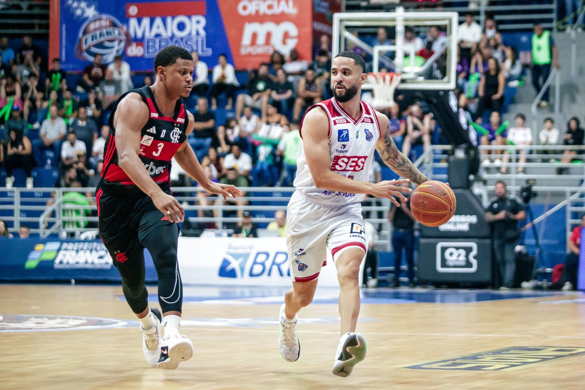 Flamengo empata série final do NBB ao vencer Franca fora de casa