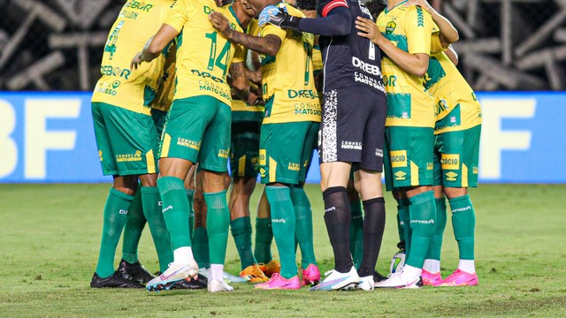 Cuiabá perde para o Vasco no estádio Luso-Brasileiro