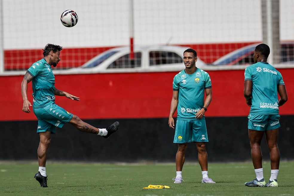 Treino do Cuiabá em Goiânia — Foto: AssCom Dourado