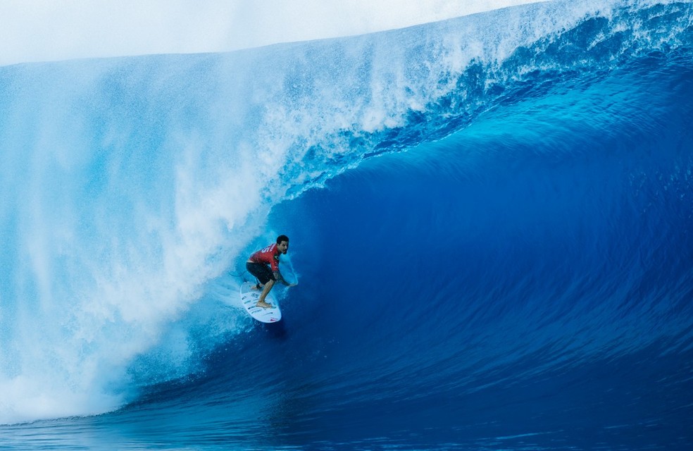 WSL: Italo Ferreira em Teahupoo — Foto: WSL