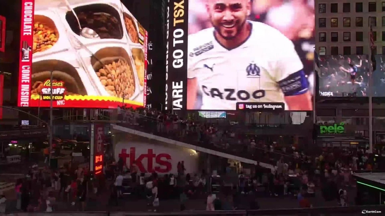 Torcedores do Vasco dão boas-vindas a Payet em telão na Times Square