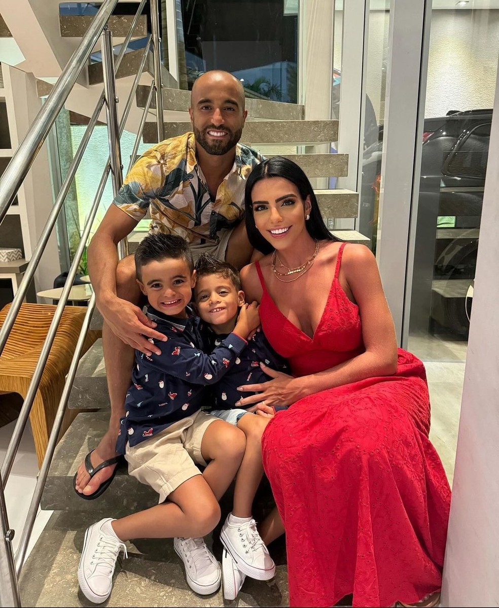 Lucas, do São Paulo, comemora o Natal com a família — Foto: Divulgação/São Paulo