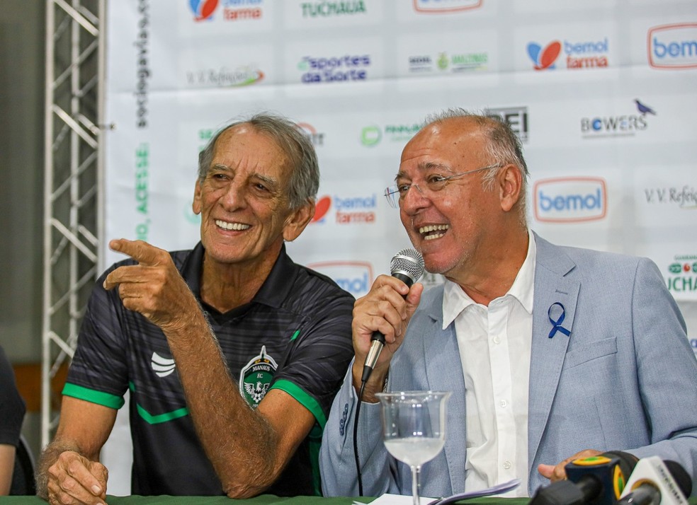 Lu&iacute;s Mitoso ao lado de Aderbal Lana, novo t&eacute;cnico do Manaus &mdash; Foto: Ismael Monteiro