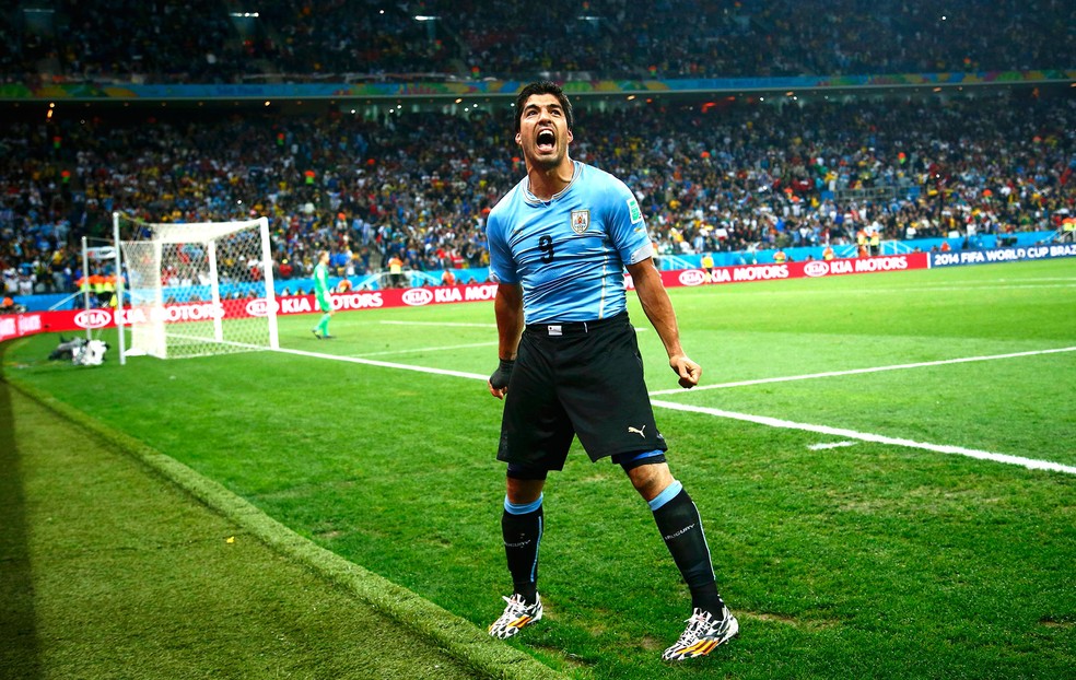 Luis Suárez comemora gol do Uruguai contra Inglaterra — Foto: Reuters