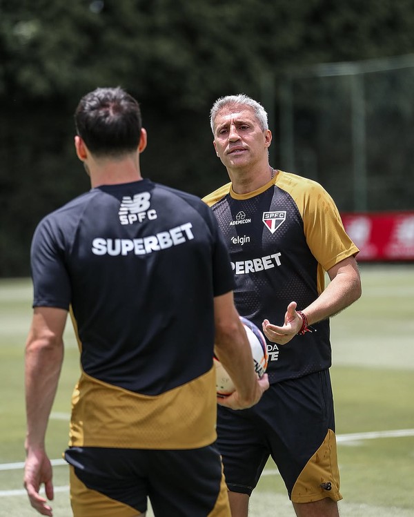 Provável Escalação!! Crespo prepara mudanças e decide escalação para clássico contra o Santos!