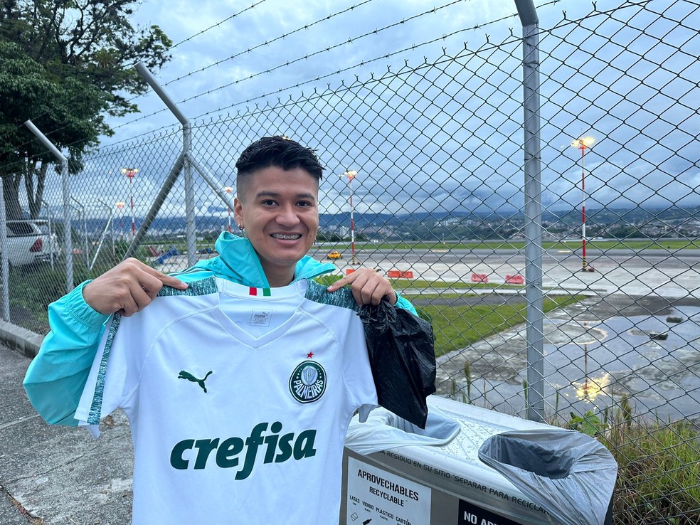 Sergio Espinoza, colombiano e torcedor do Palmeiras e Once Caldas — Foto: Emilio Botta