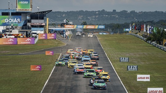 Stock Car 2024 celebra 50 anos do Autódromotop one slotGoiânia