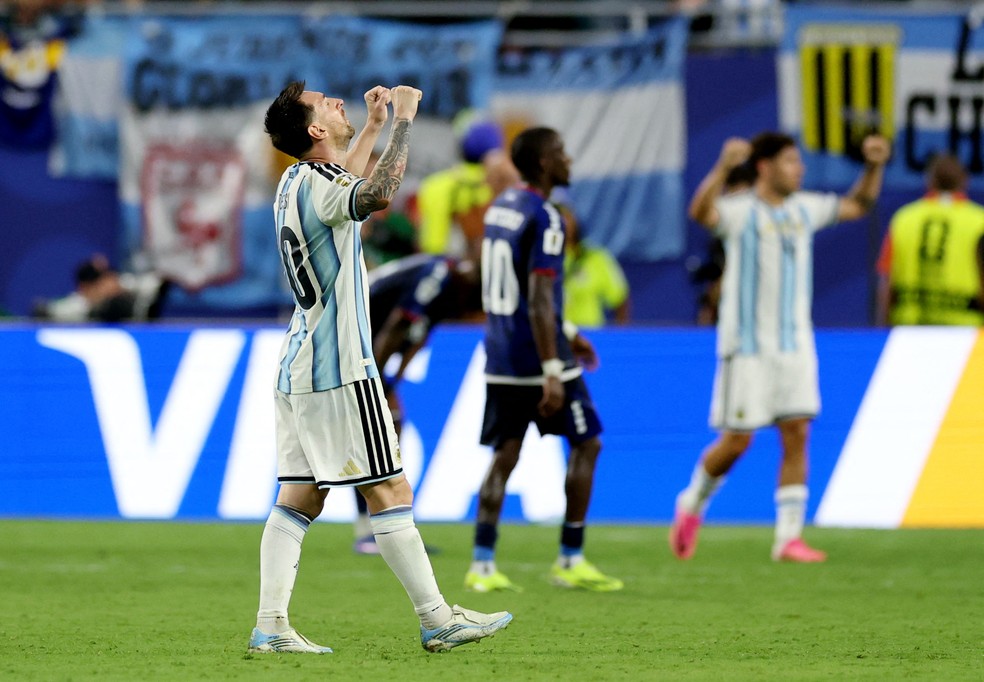 Messi em ação contra Cabo Verde - Argentina na Copa
