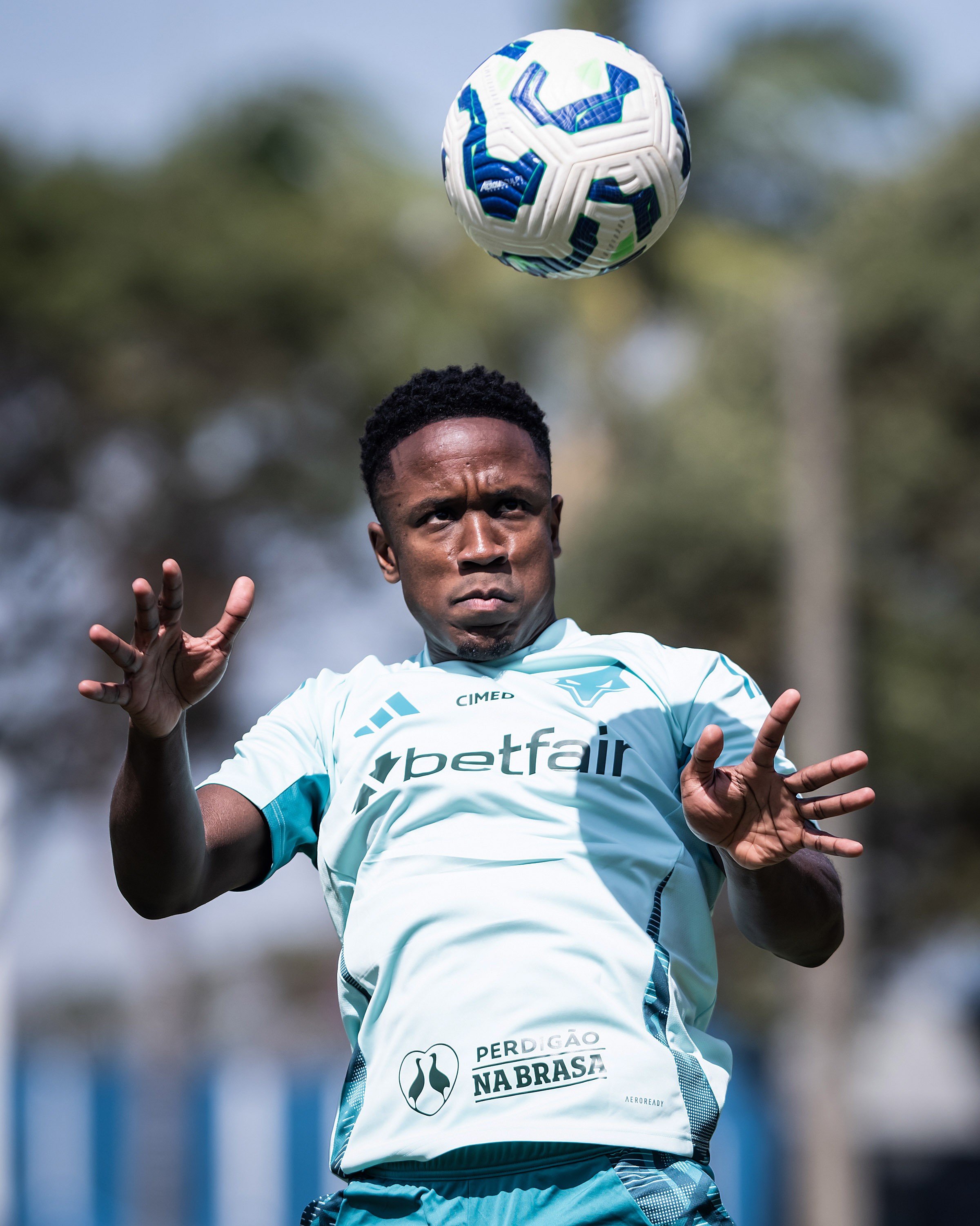 Sinisterra no Cruzeiro: aposta em sucesso com drible endiabrado exaltado pelo campeão argentino