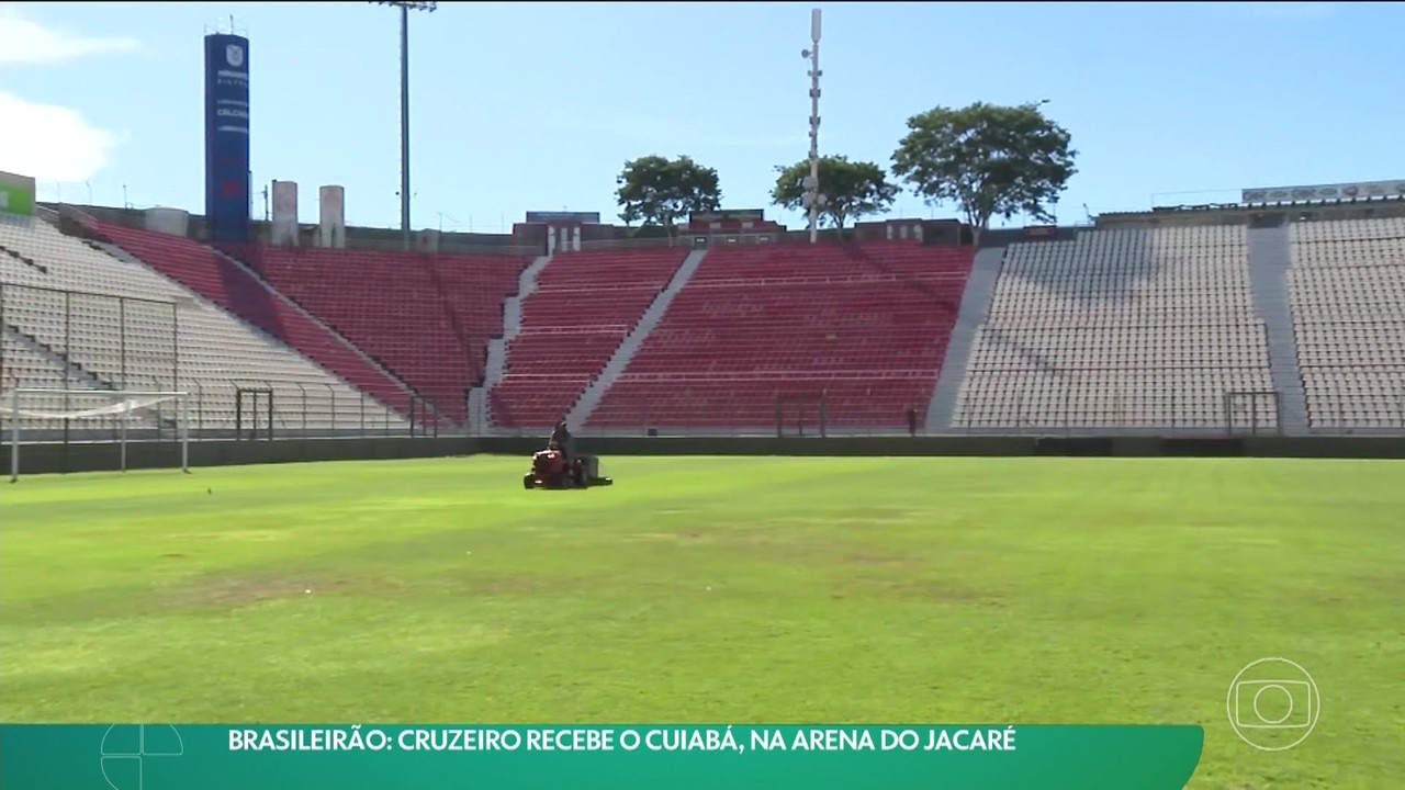 Arena do Jacaré passa por ajustes no gramado para receber Cruzeiro x Cuiabá