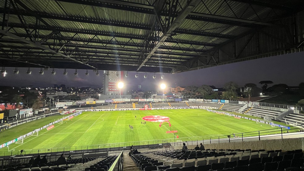 Germano Krüger, estádio do Operário-PR