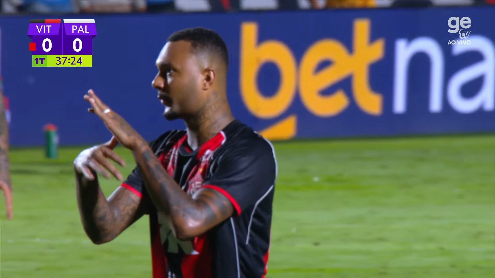 Vitória critica declaração de Abel Ferreira sobre Luan Cândido e cita expulsões