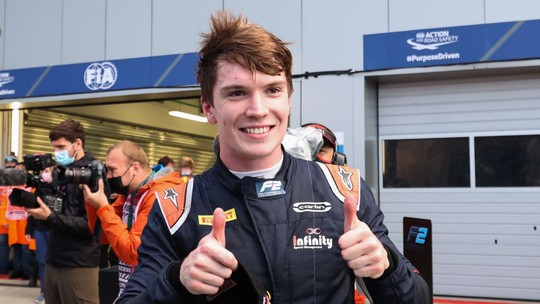 Dan Ticktum sobra e vence corrida 1 da Fórmula 2 na Rússia