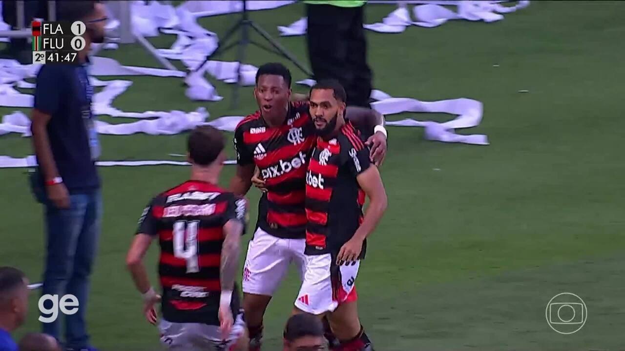 Flamengo dispensa formalidades e alfineta Fluminense após conquista do título carioca