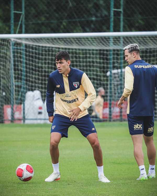 Escalação do São Paulo: Carpini deve ter Arboleda e Nikão titulares contra a Portuguesa