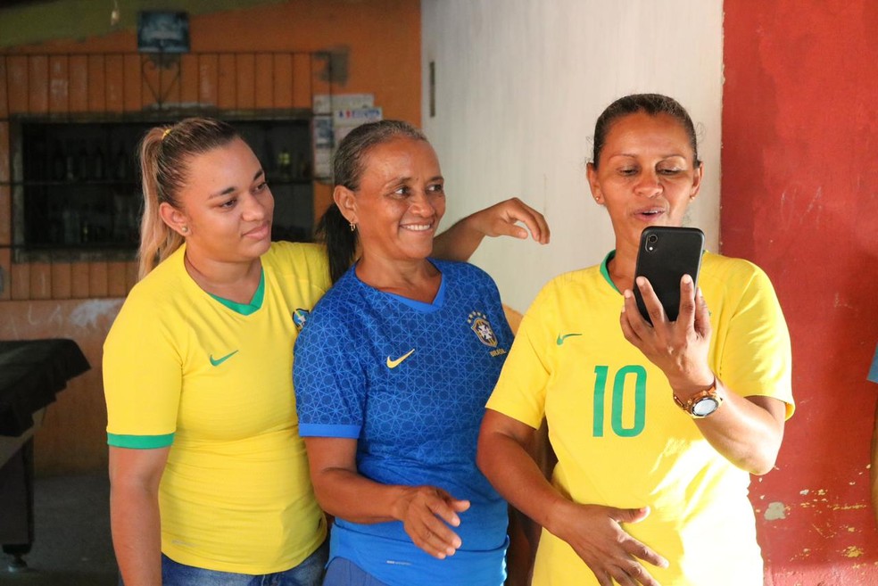 Busca: famílias das jogadoras da seleção brasileira feminina · Pais&Filhos