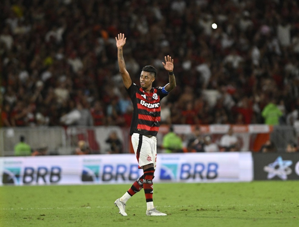Bruno Henrique comemora gol em Flamengo x Santos  Foto: Andr Duro