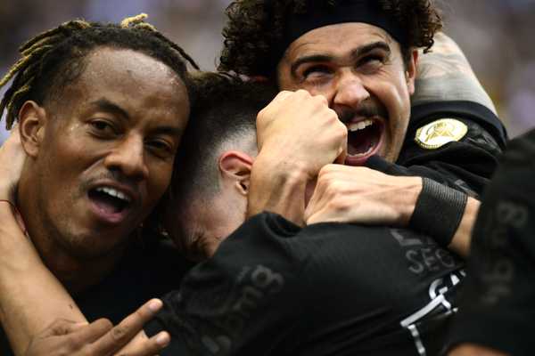 GRANDE REVIRAVOLTA! Corinthians reafirma domínio e se aproxima da Libertadores com série invicta