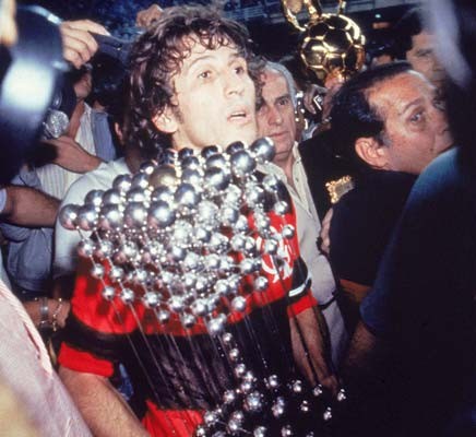 Justiça aceita recurso do Flamengo e revoga decisão sobre entrega Taça das Bolinhas ao São Paulo