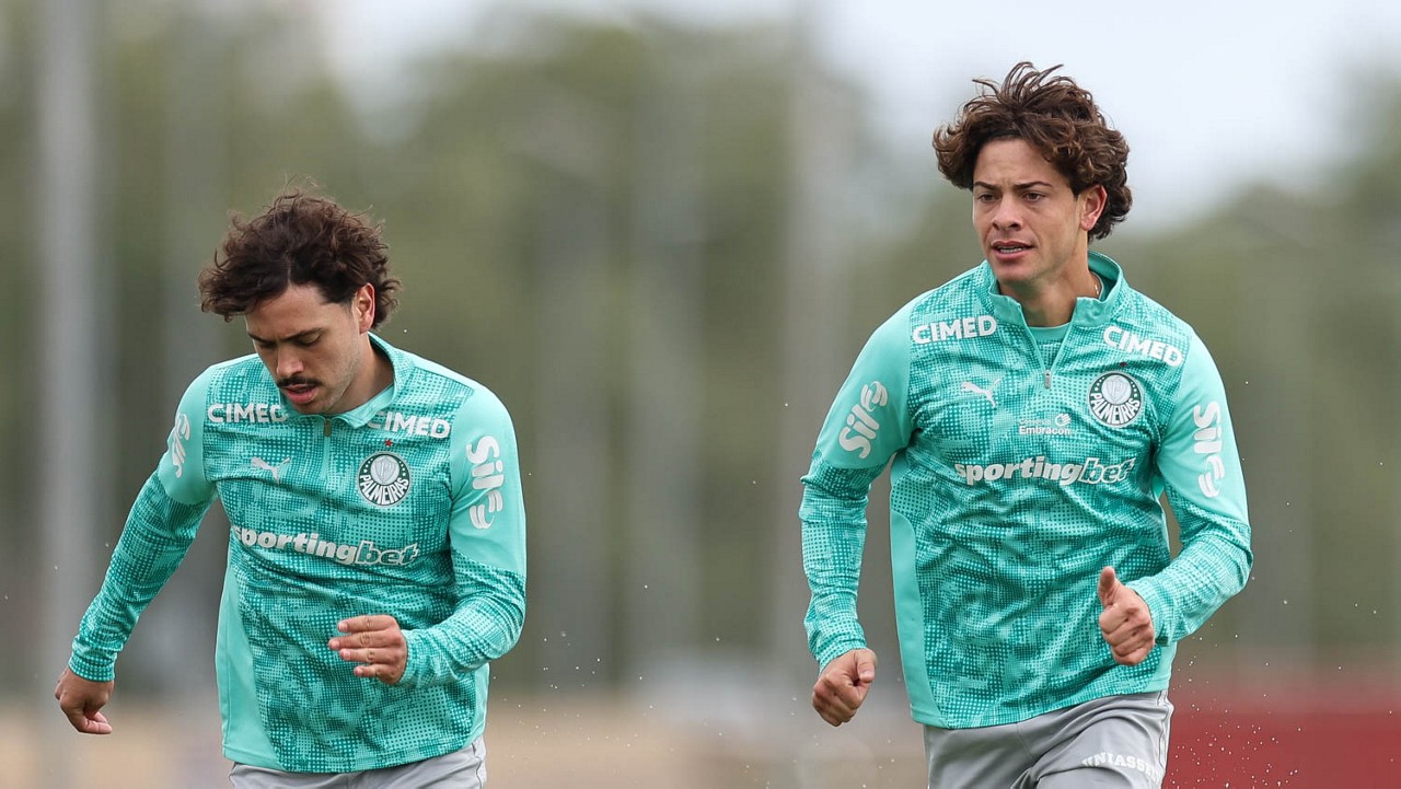 Palmeiras brilha no Paraguai e Abel recebe honrarias da Conmebol