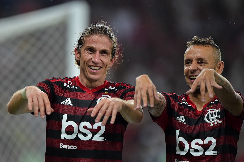 Filipe Lu&iacute;s e Rafinha jogaram juntos no Flamengo &mdash; Foto: Andr&eacute; Dur&atilde;o