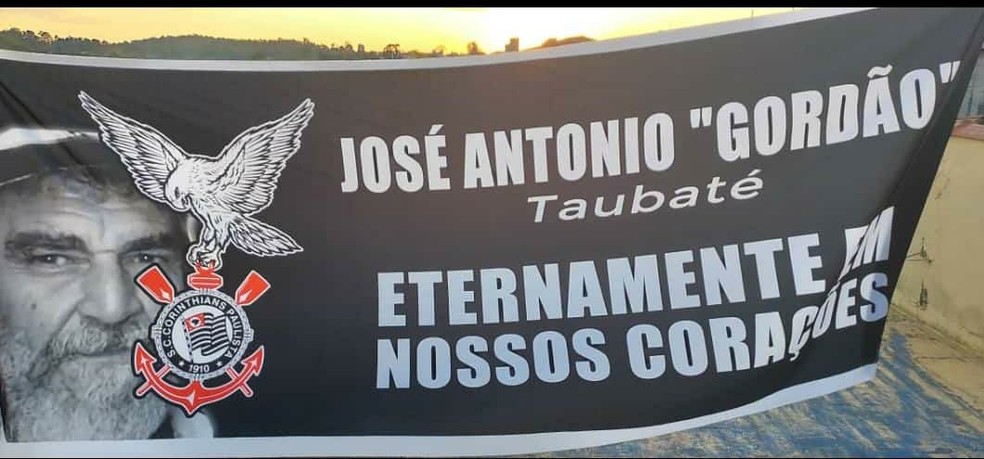 Torcedores do Corinthians homenageiam vítimas de acidente de ônibus em MG — Foto: Divulgação