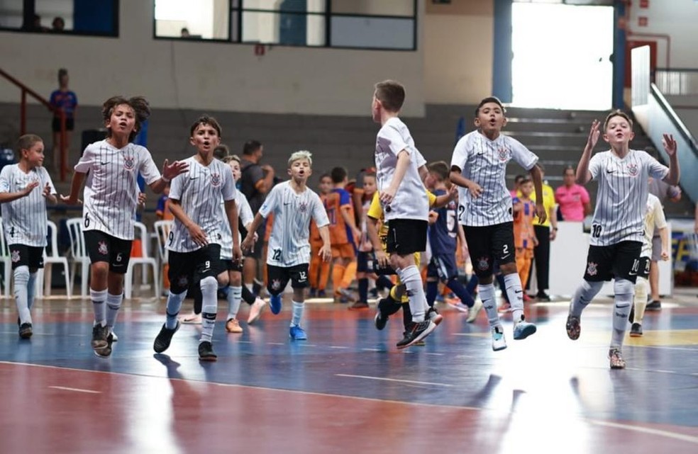 Corinthians goleia o Barcelona e é campeão mundial de futsal - Gazeta  Esportiva