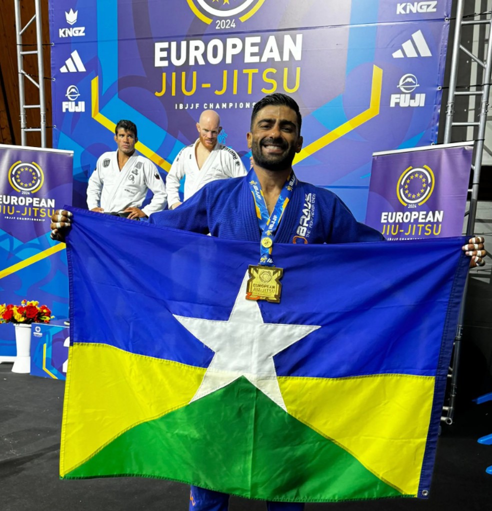 Caio Macgyver conquista bicampeonato Europeu de Jiu-Jitsu na França — Foto: Divulgação