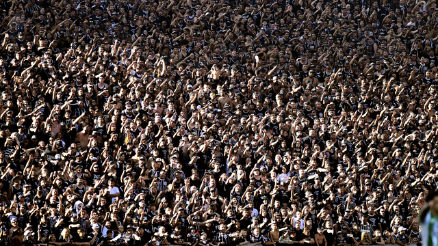 Torcida do Corinthians no jogo contra o Juventude