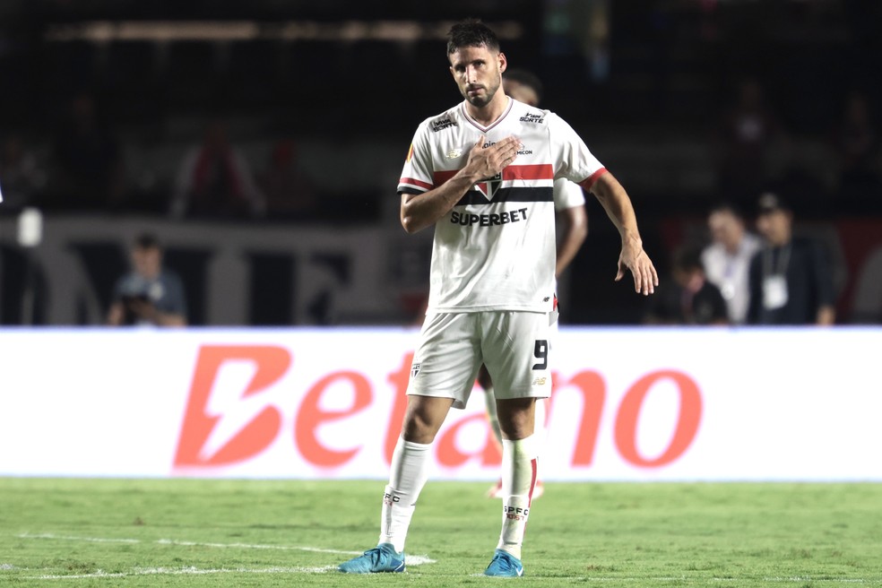 Calleri comemora gol do São Paulo contra o Mirassol — Foto: Marcello Zambrana/AGIF