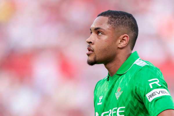 Alvo do Palmeiras, Vitor Roque é Vice-Artilheiro no Real Betis e Futuro Indefinido