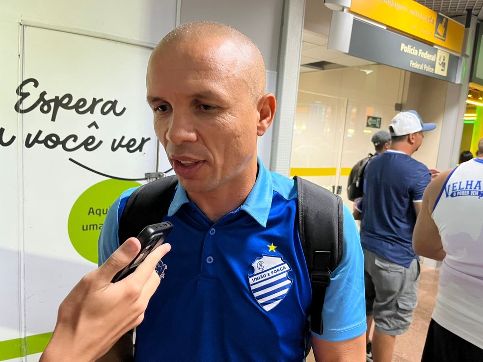 Higo Magalhães volta a ser o técnico do CSA — Foto: Denison Roma/Ge