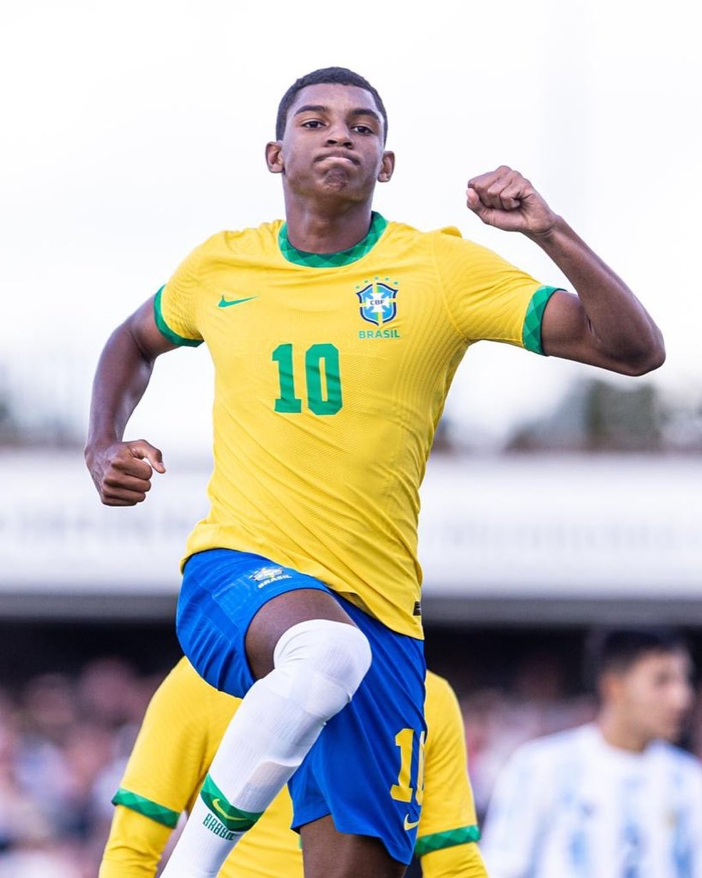 Luis Guilherme comemora gol pela Seleção Sub-17 — Foto: Leonardo Benhossi