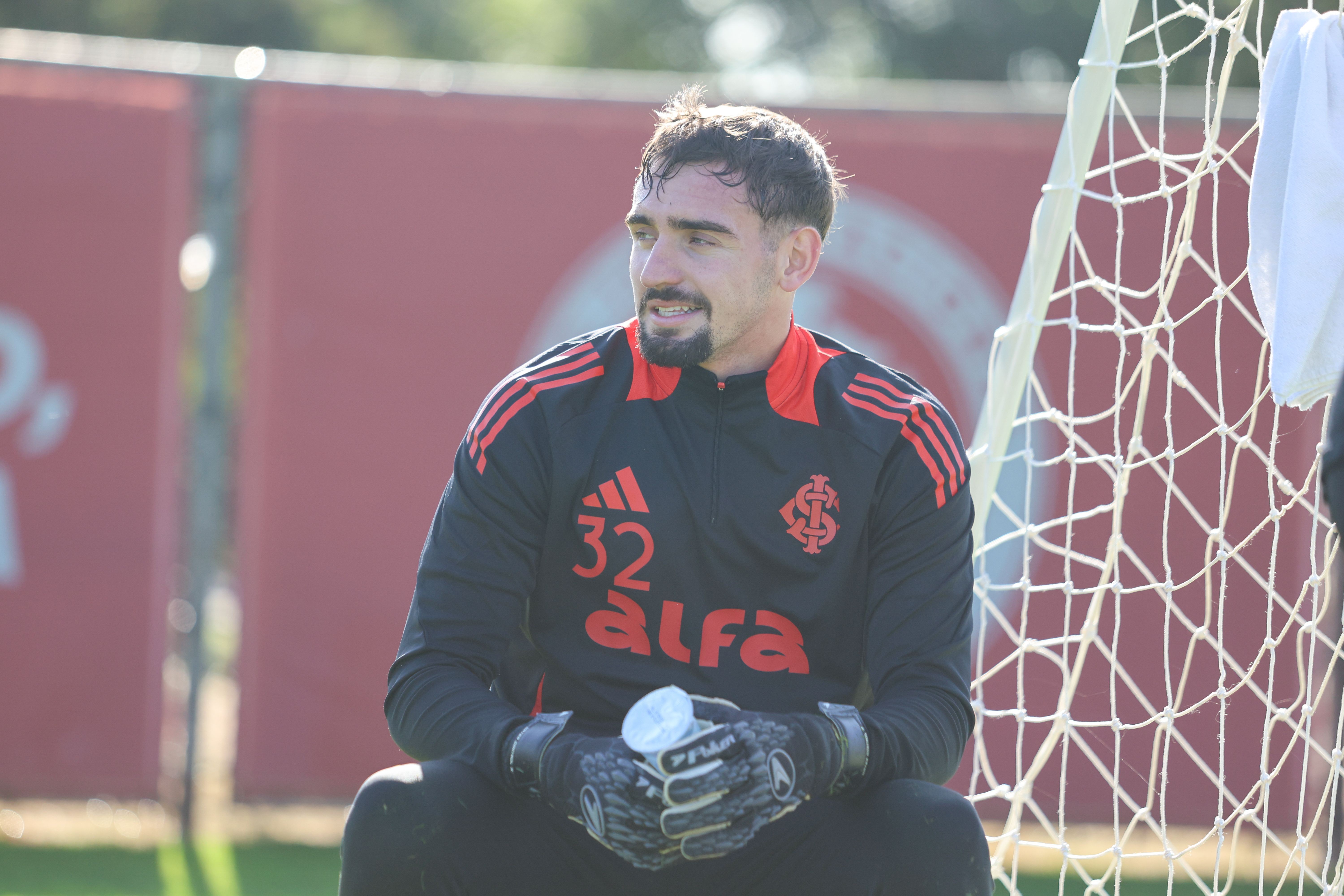 Internacional renova com goleiro Anthoni; veja tempo de contrato