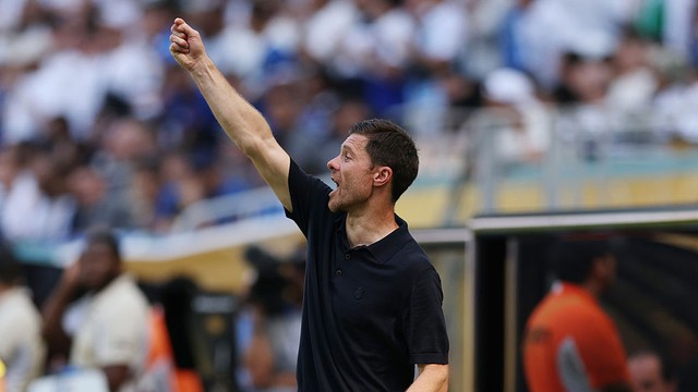 Xabi Alonso fez sua estreia no comando do Real Madrid