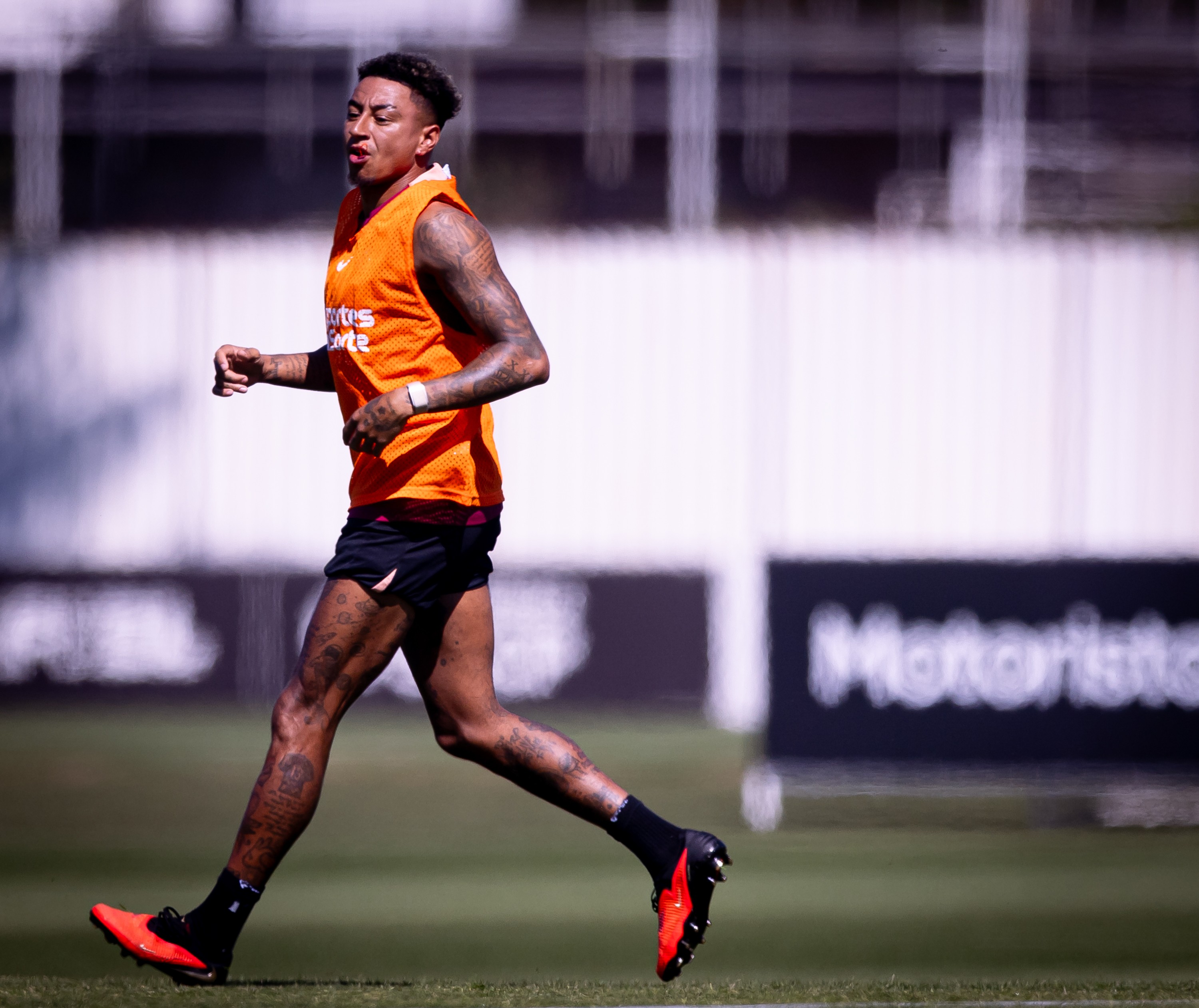 DESFALQUES NA DECISÃO! Corinthians preserva Lingard em treino e Ramalho permanece internado