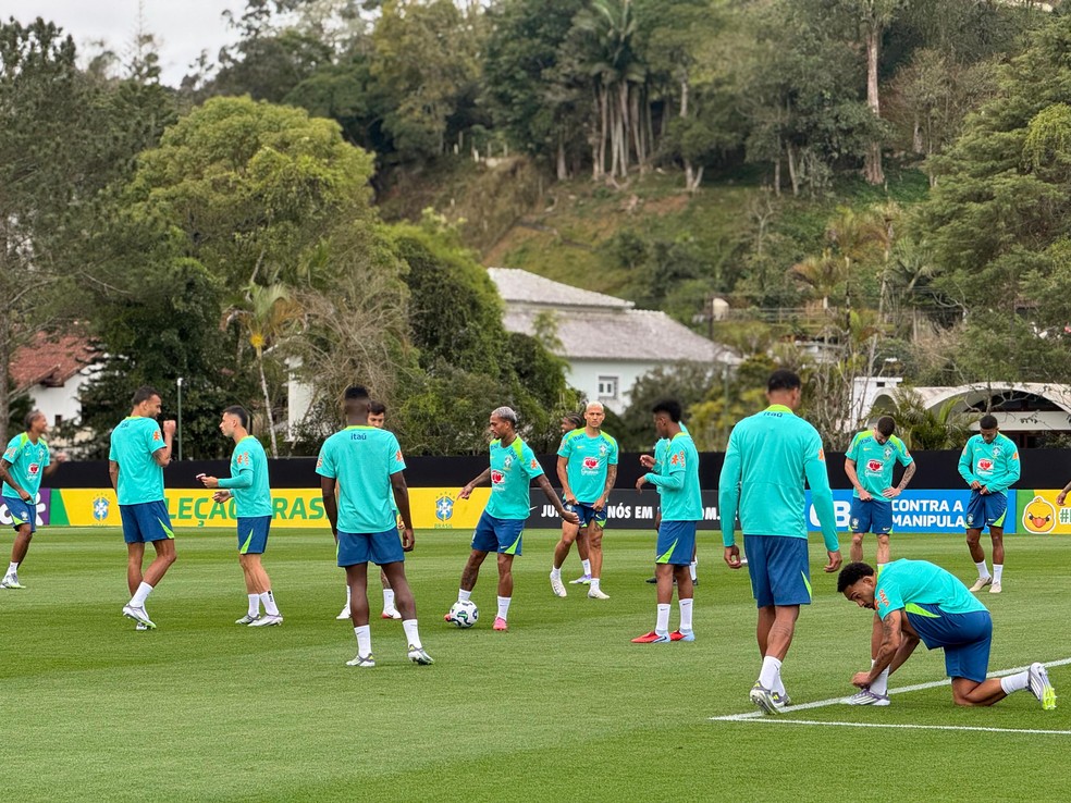 Ancelotti comanda primeiro treino com elenco completo na Granja; time contra o Chile ainda é mistério
