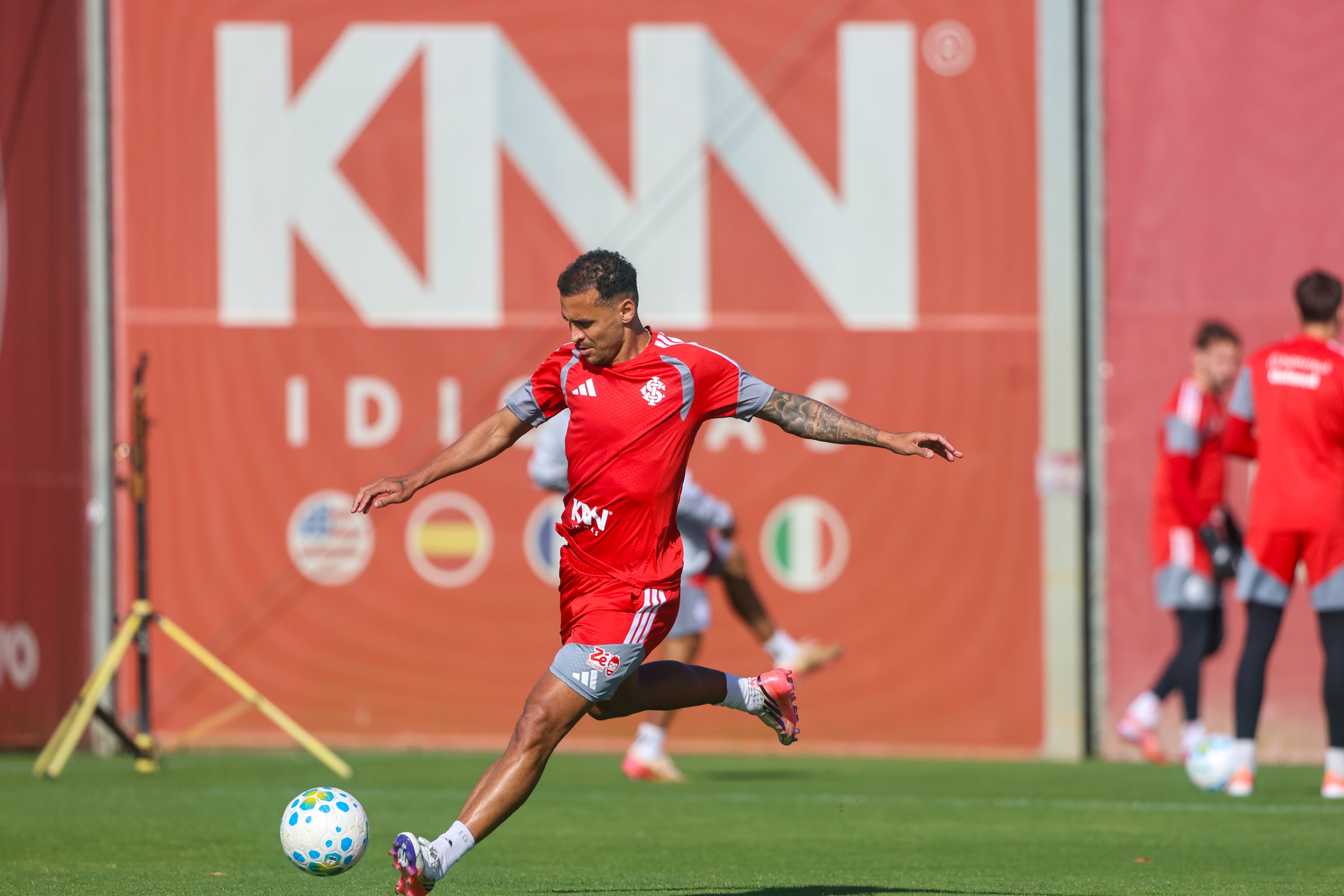 Alan Patrick volta a treinar, mas Inter ainda tem duas dúvidas contra o Botafogo