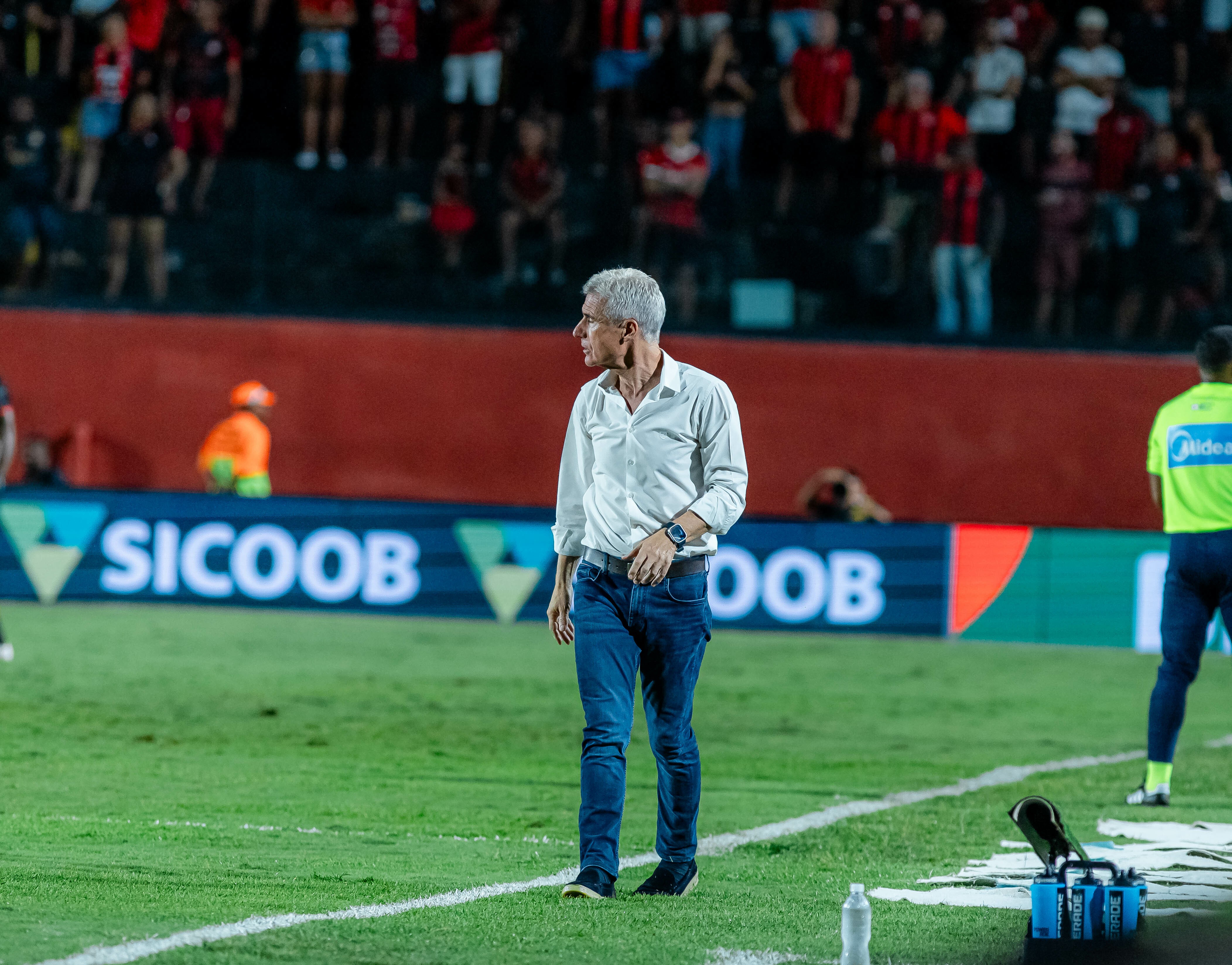 Luís Castro defende atuação do Grêmio contra o Vitória: "Não merecíamos perder"