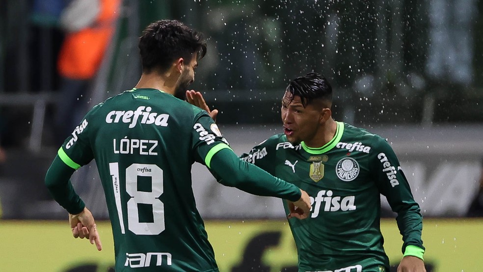 López e Rony comemoram o gol do Palmeiras contra o Cruzeiro — Foto: Cesar Greco/Palmeiras